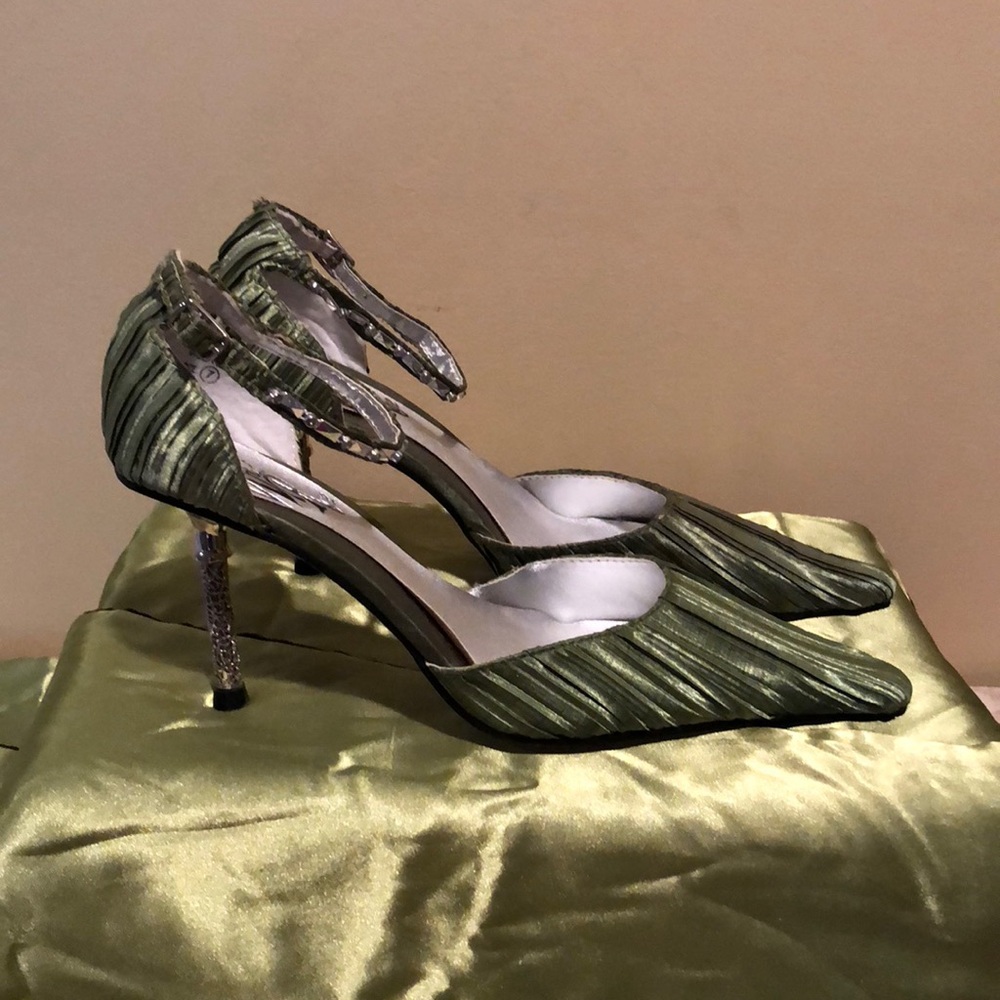High Heels - Picture 2 of 6
